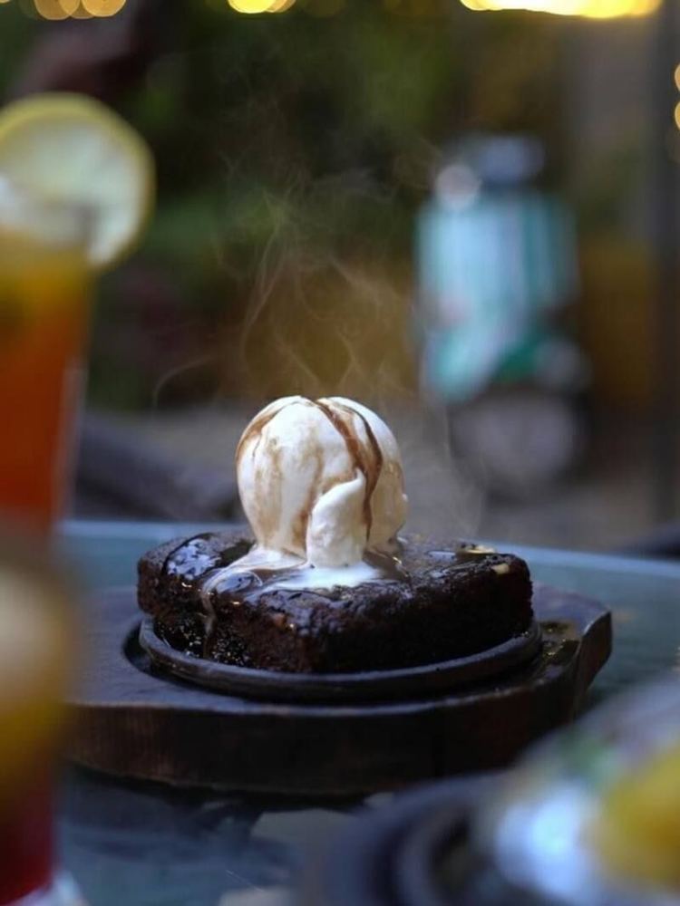 Sizzling brownie with ice cream